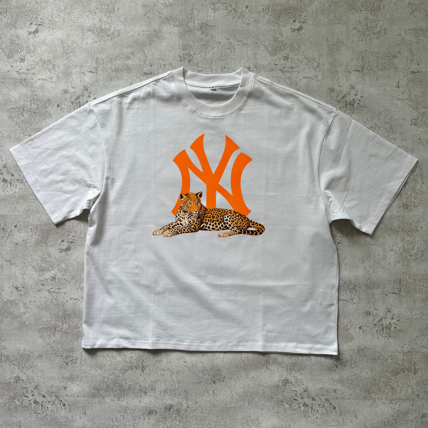 WHITE YANKEES VIBES GRAPHIC TEE - M