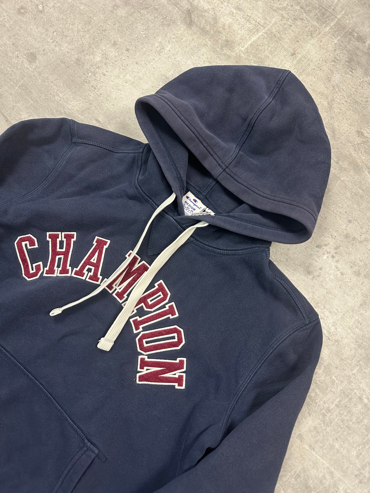 NAVY/RED VINTAGE CHAMPION HOODIE - 2000s - M