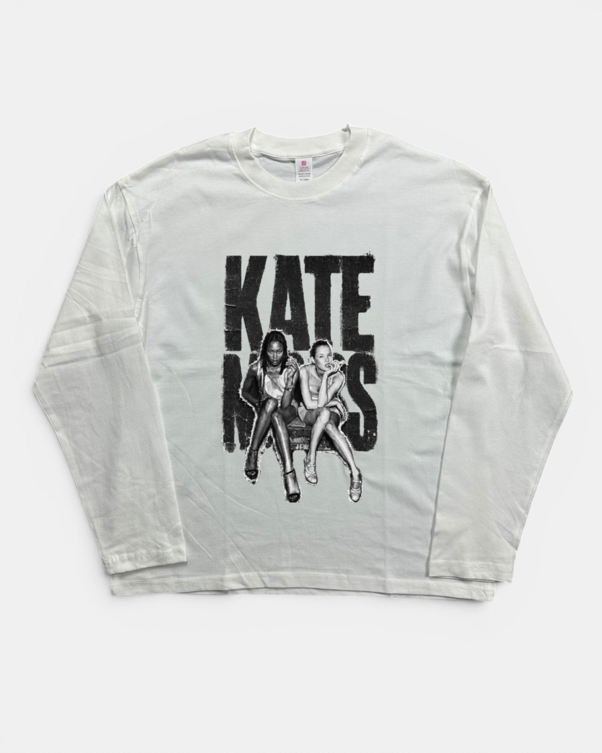 WHITE KATE MOSS VIBES GRAPHIC LONGSLEEVE