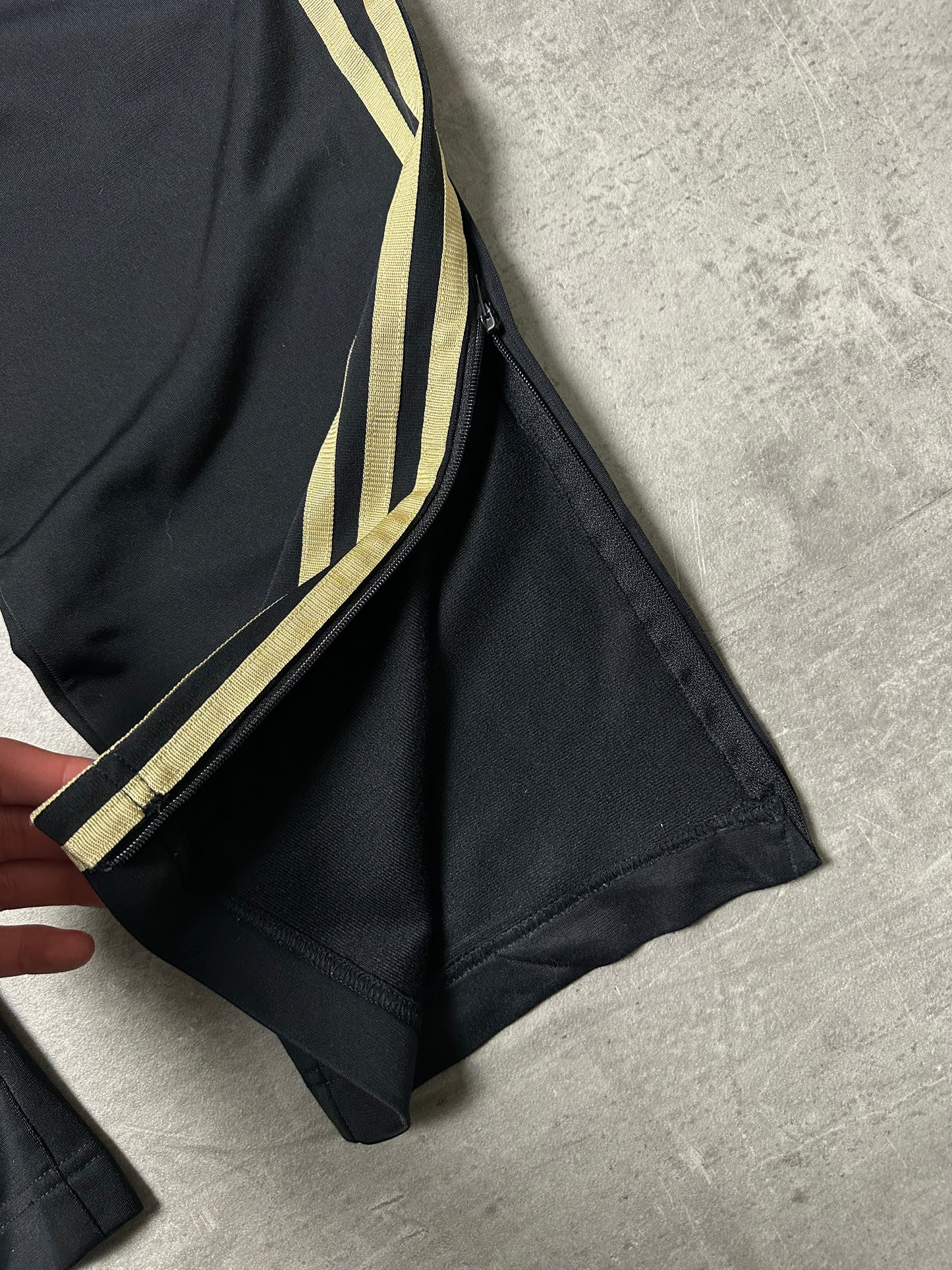 BLACK/GOLD VINTAGE ADIDAS FIREBIRD TRACKPANTS - 2000s - M