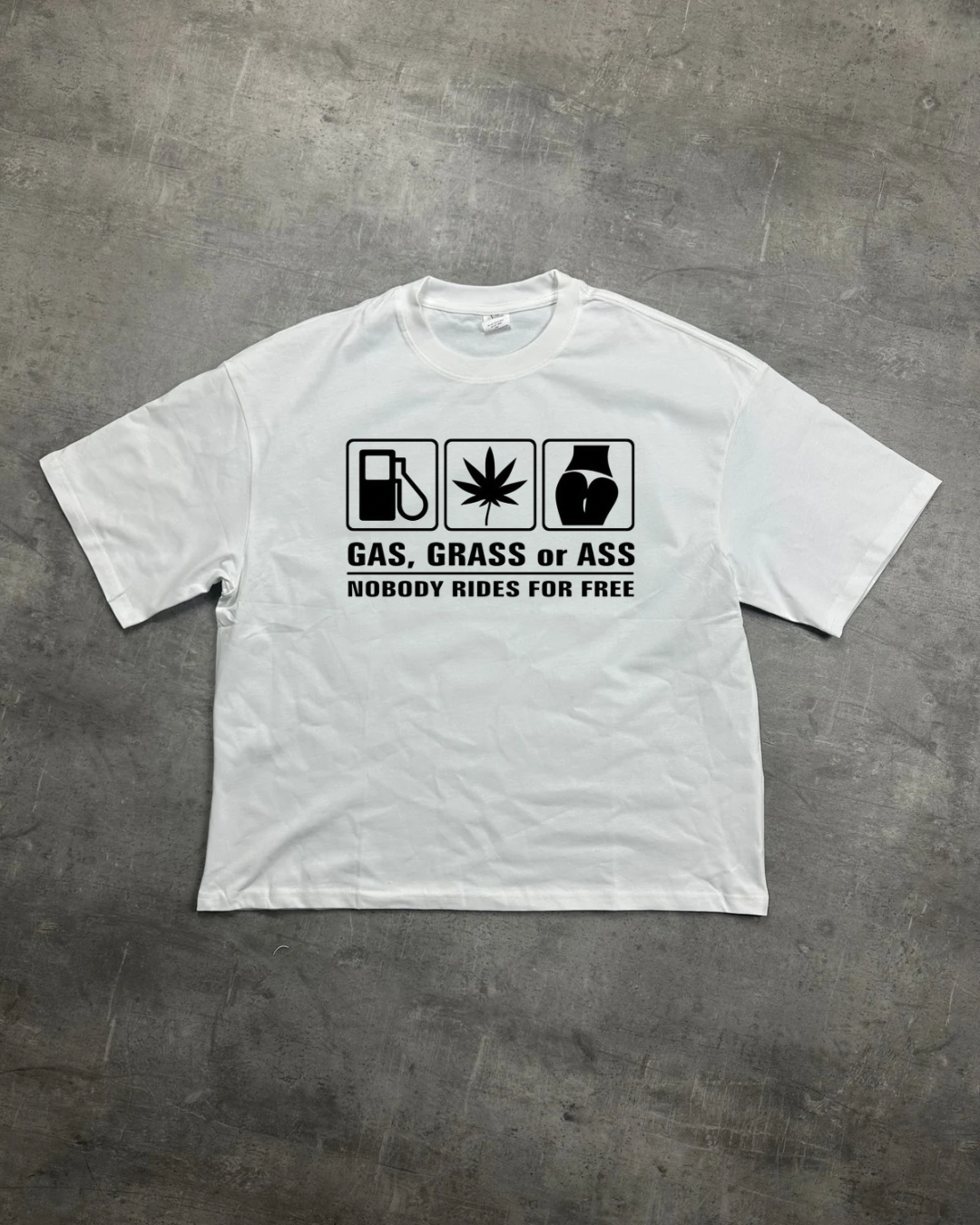 WHITE NOBODY VIBES GRAPHIC T-SHIRT