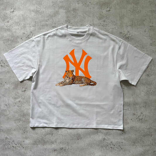 WHITE YANKEES VIBES GRAPHIC TEE - M