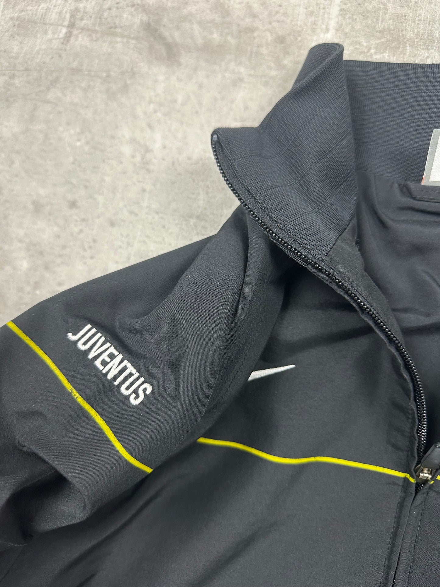 BLACK/YELLOW VINTAGE NIKE JUVENTUS TRACKJACKET - 2000s - M/L