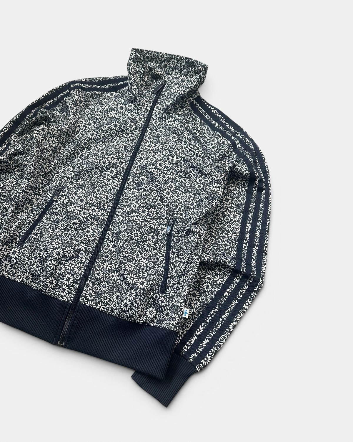 BLACK/WHITE VINTAGE ADIDAS RETRO FIREBIRD FLOWERS RARE TRACKJACKET (W)