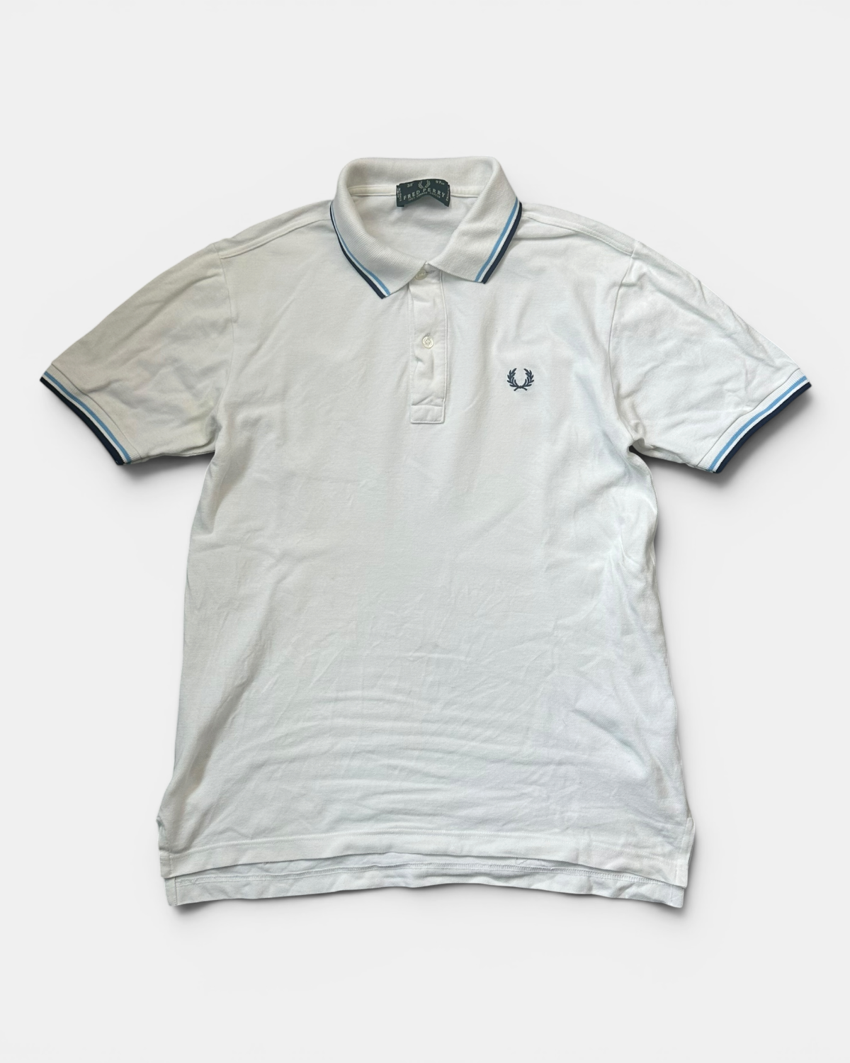 WHITE/BLUE FRED PERRY POLOSHIRT
